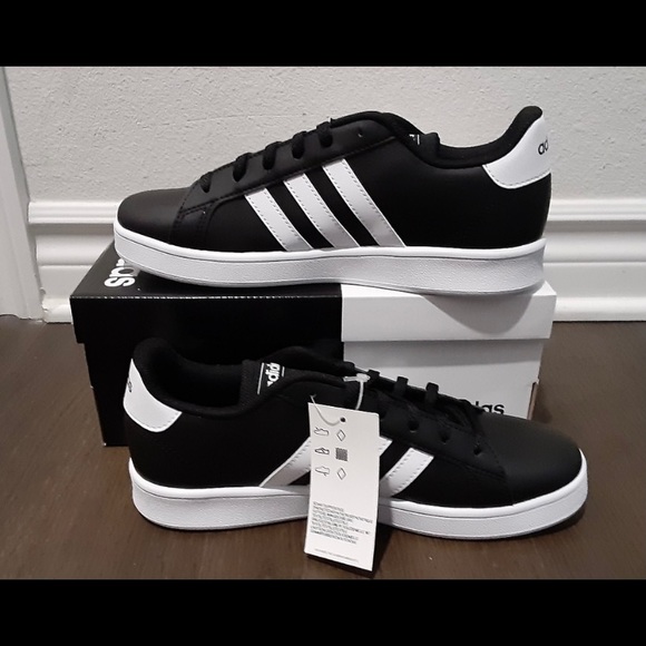 🔥SOLD OUT🔥adidas Brand New Sneakers NWT - Picture 4 of 4
